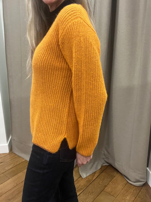 Pull orangé de Surkana